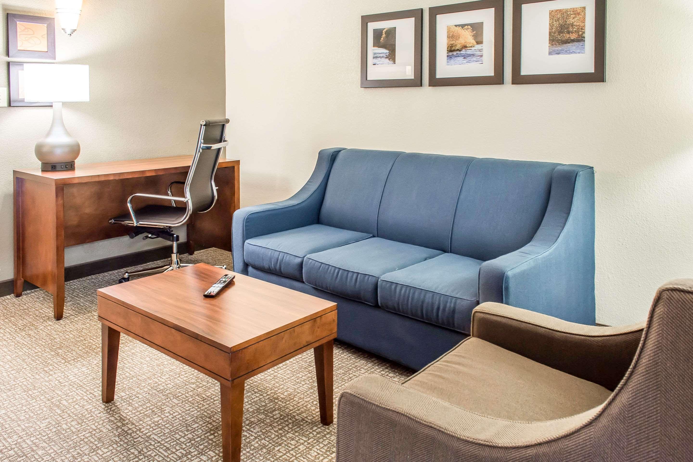 Comfort Suites Near Potomac Mills Вудбридж Экстерьер фото