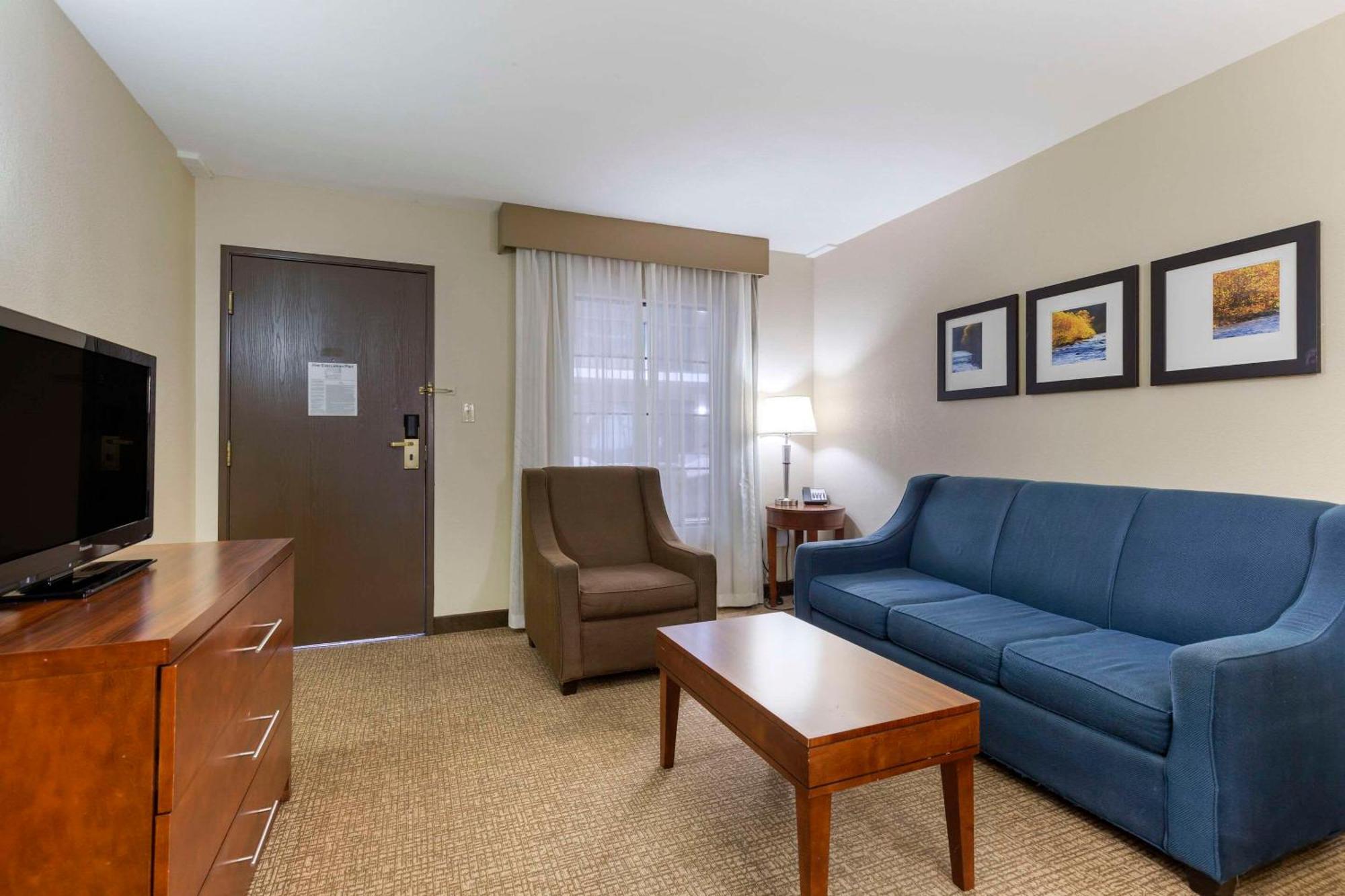 Comfort Suites Near Potomac Mills Вудбридж Экстерьер фото